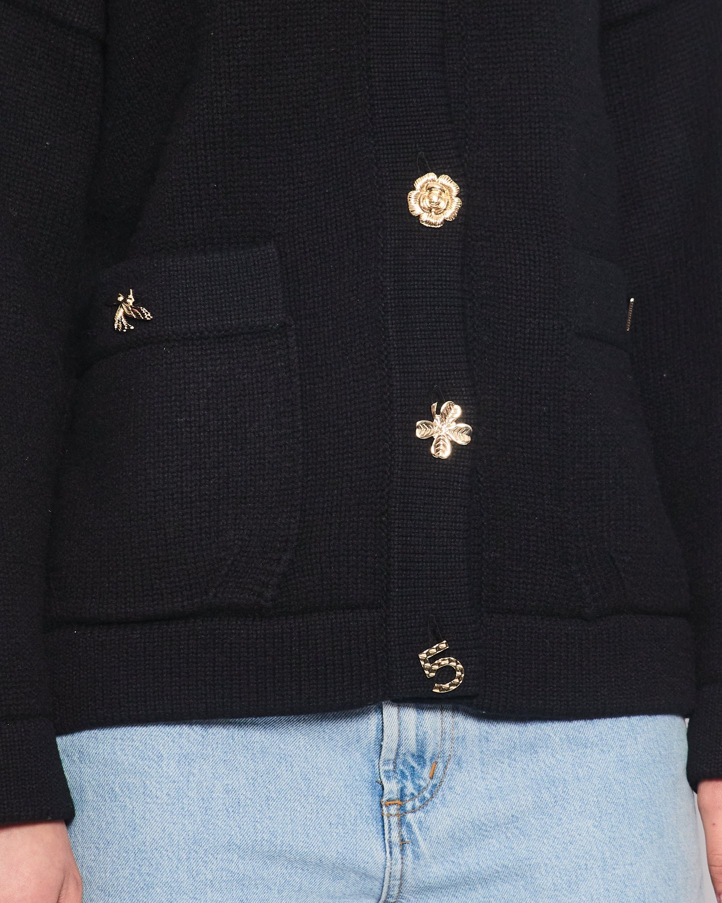 Chanel 22B Black Cashmere Knit Long Sleeve igan with Gold Charm Buttons Size FR 38 (UK 10) RRP £4350