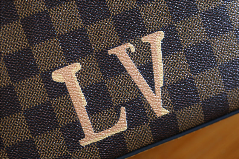 The Franco Shops - Louis Vuittons - 7889