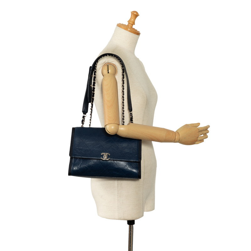 Chanel Quilted Leather Shoulder Bag Leather Shoulder Bag in Good condition