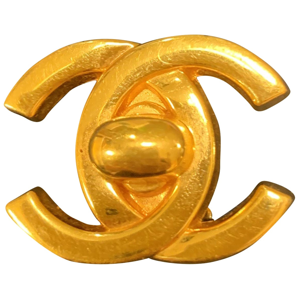 Chanel cc gold gold plated earrings