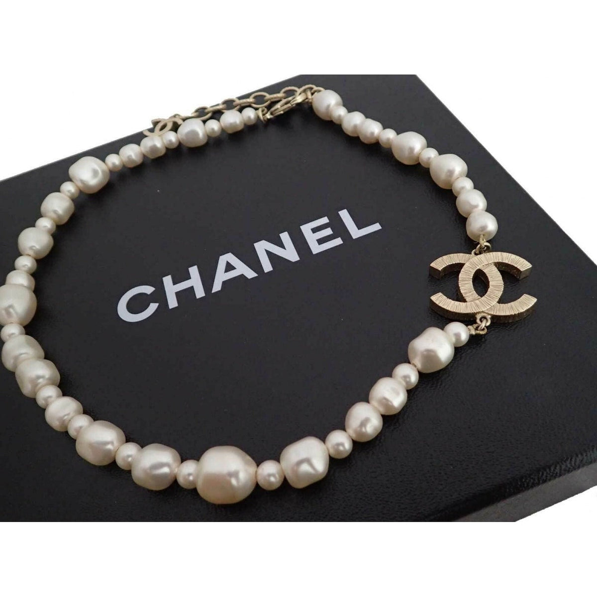 Chanel cc white metal necklaces
