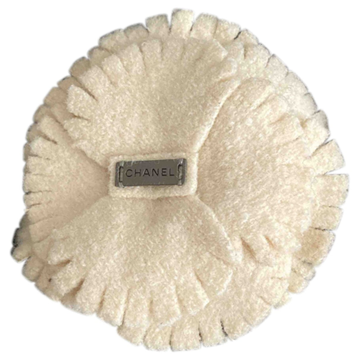Chanel camélia ecru cloth pins & brooches