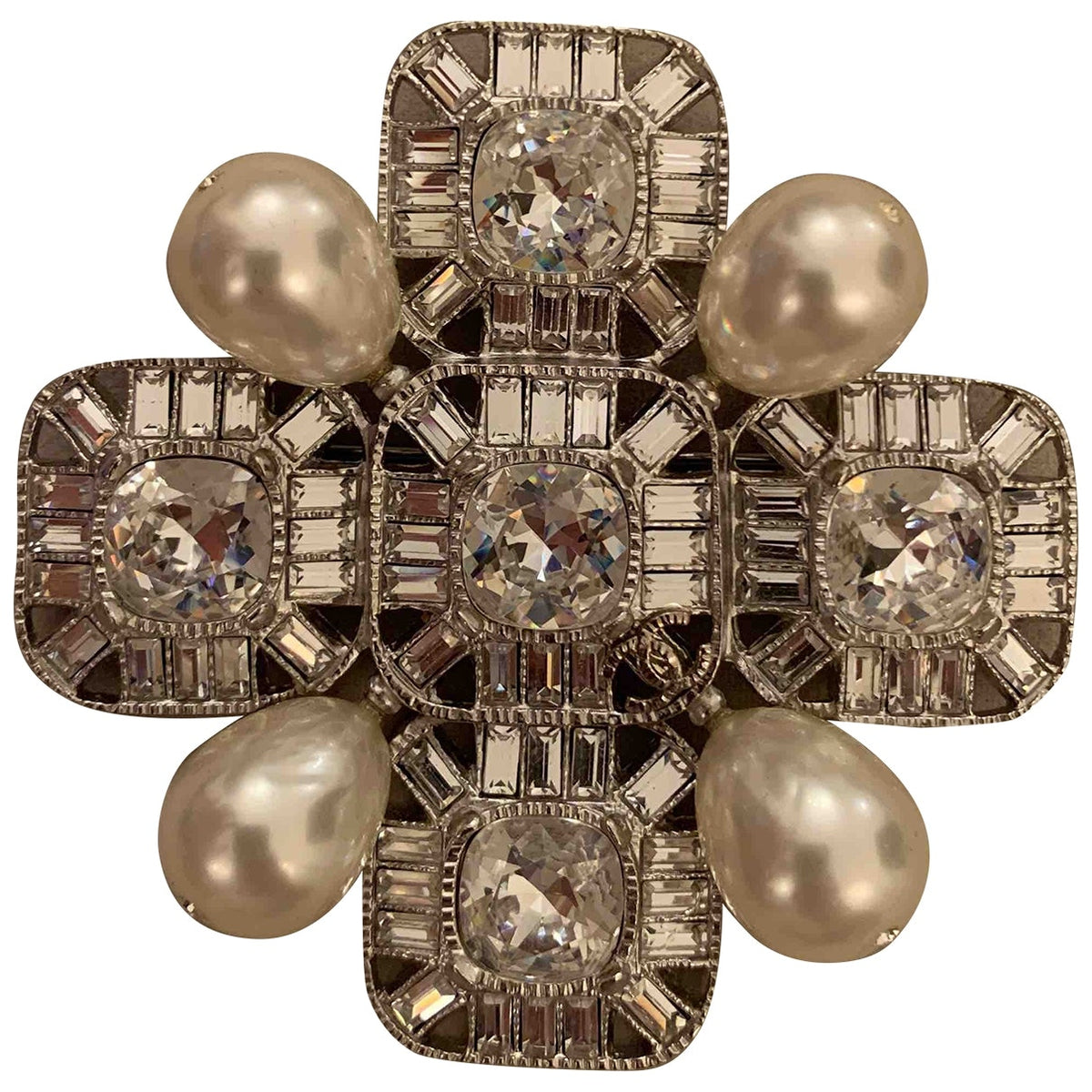 Chanel silver metal pins & brooches