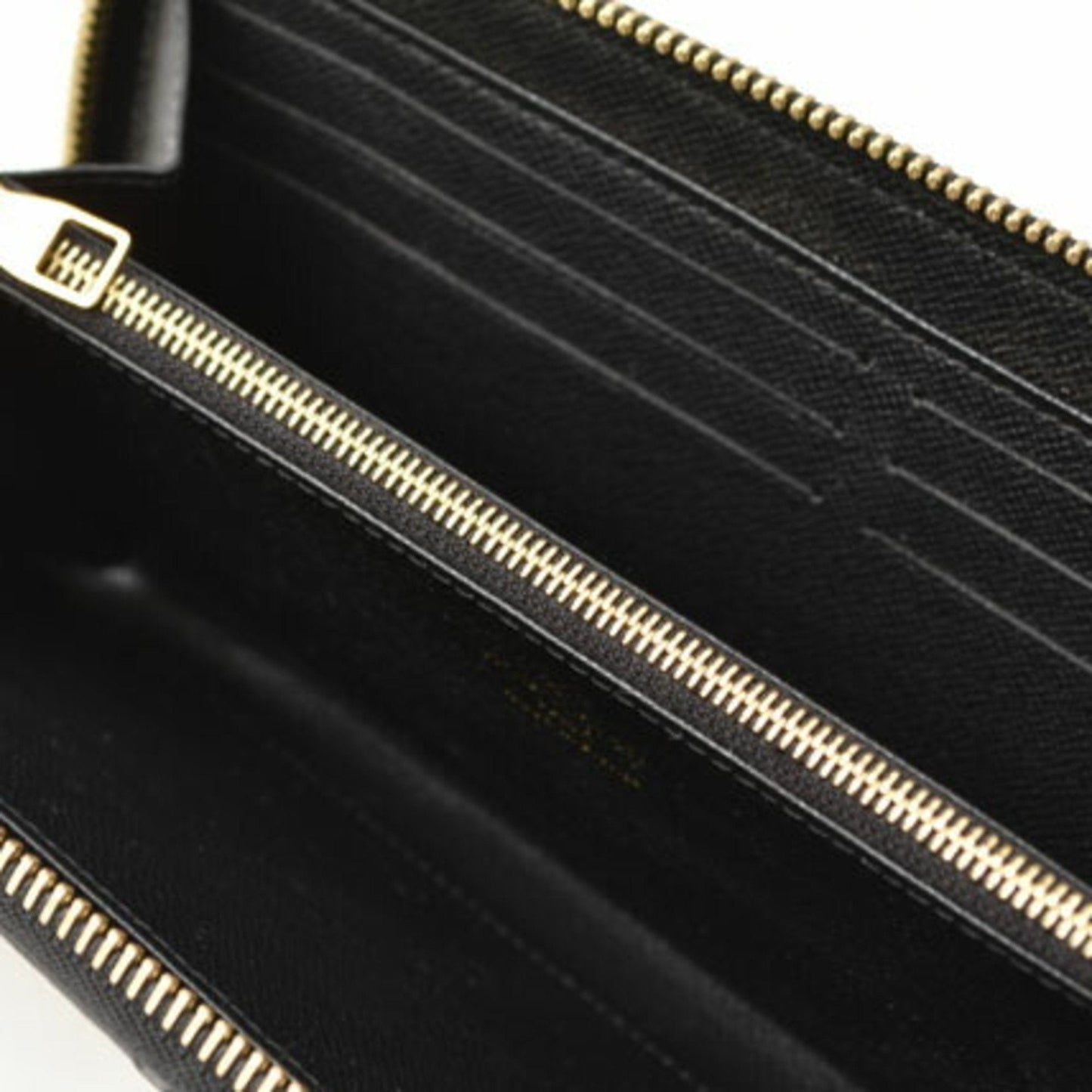 LOUIS VUITTON Zippy Wallet