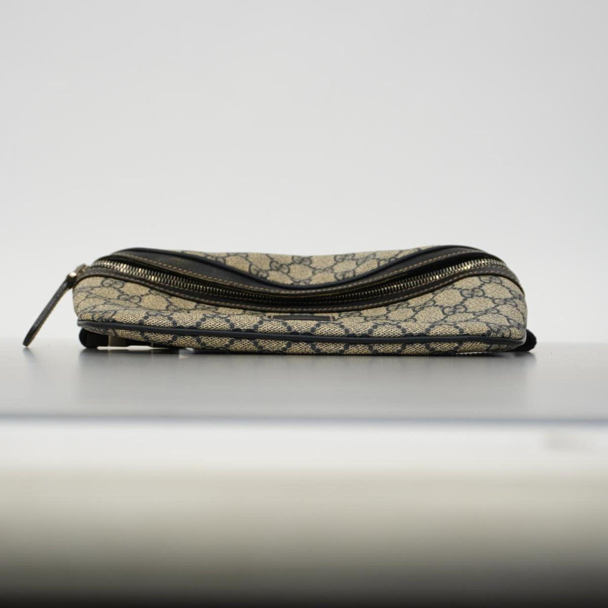 GUCCI GG Supreme Shoulder Bag