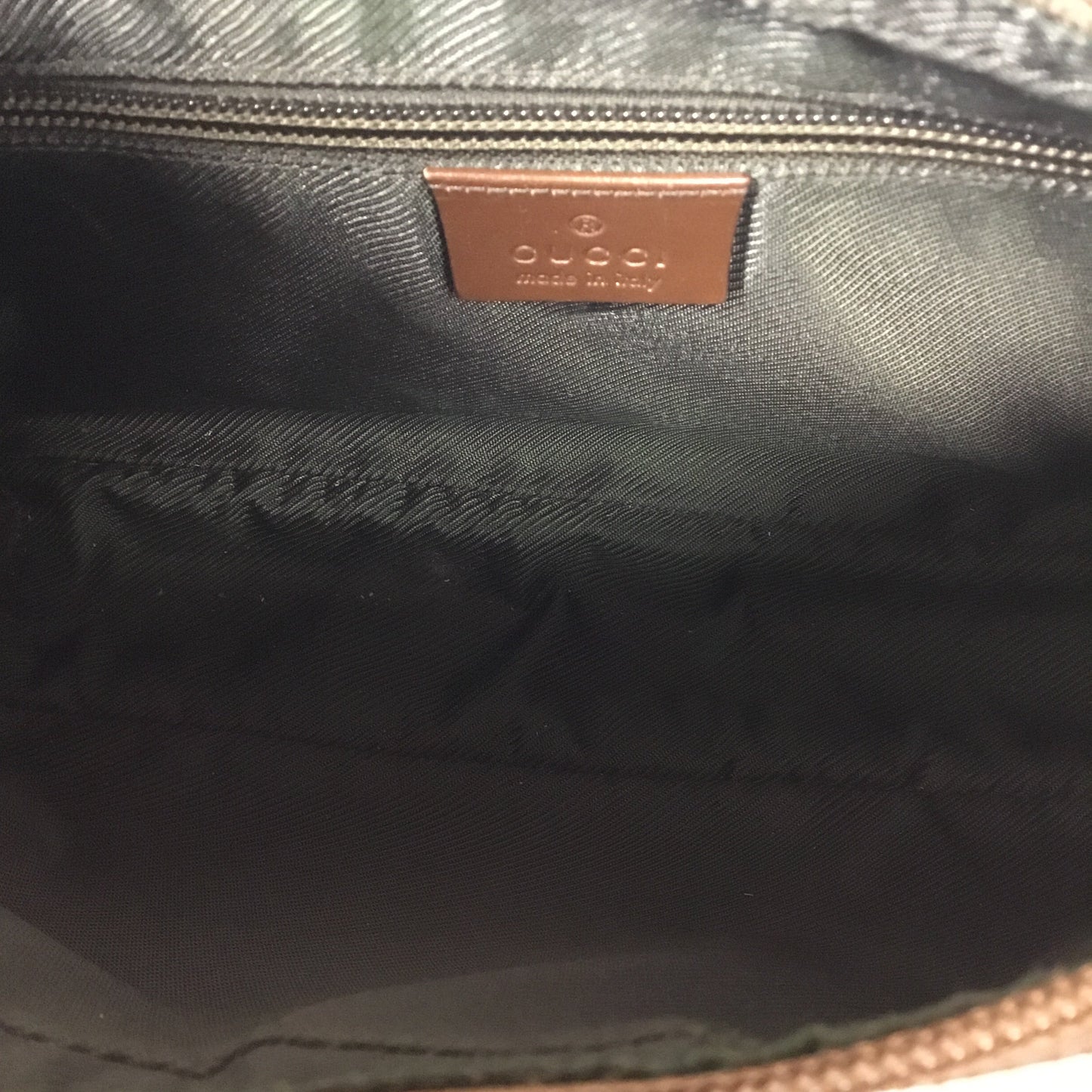 Crossbody Designer By Gucci Size: Medium
