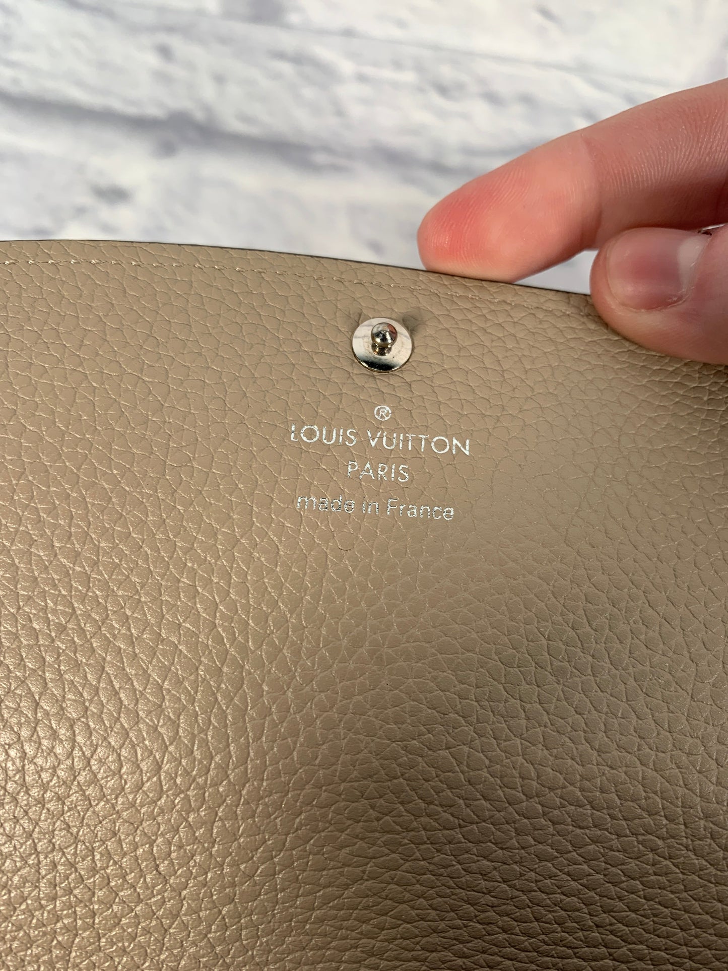 Wallet Luxury Designer By Louis Vuitton Size: Large