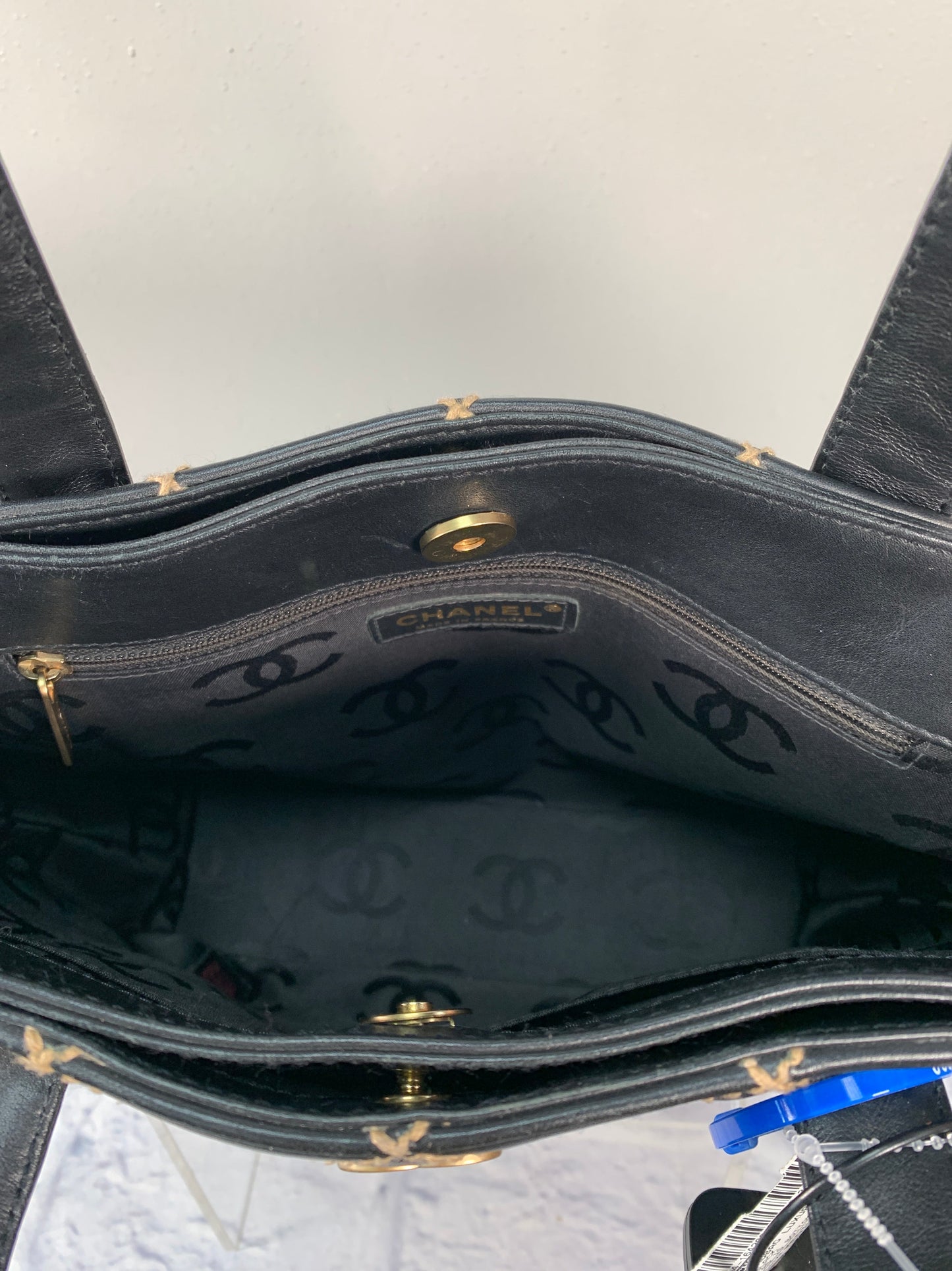 Handbag Luxury Designer By Chanel Size: Medium