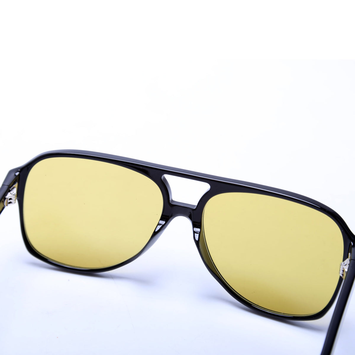 CL40032U Navigator Sunglasses Black/Yellow