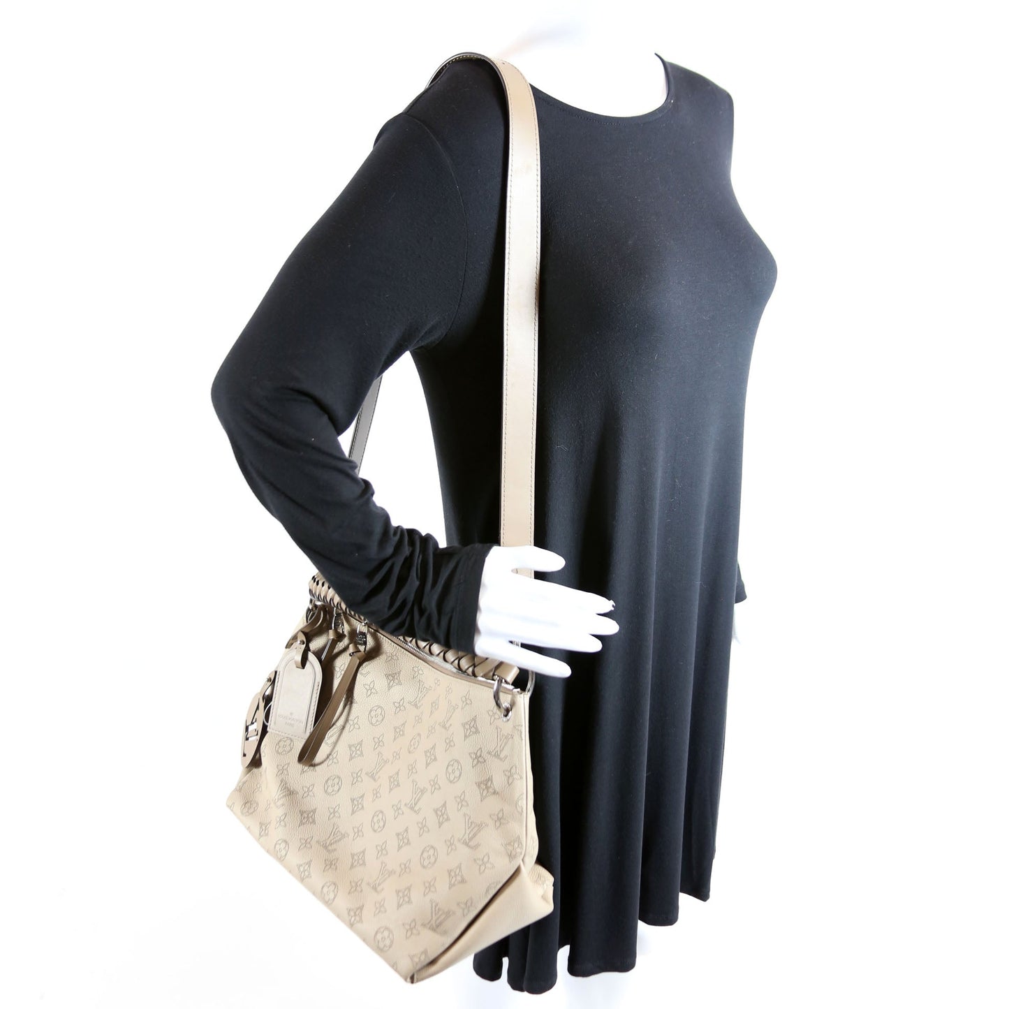 Louis-Vuitton Beaubourg Hobo MM Mahina Nude
