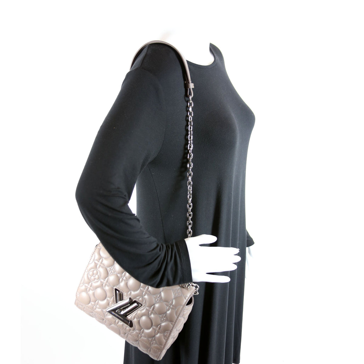 Louis-Vuitton Twist MM Malletage Flower Lambskin Taupe