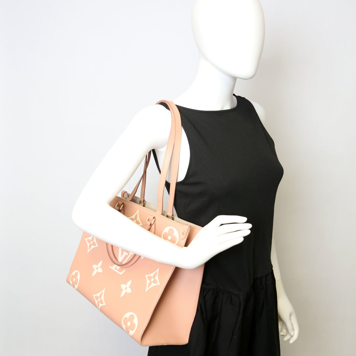 Louis-Vuitton ONTHEGO MM Bicolor Empreinte Giant Monogram Pink