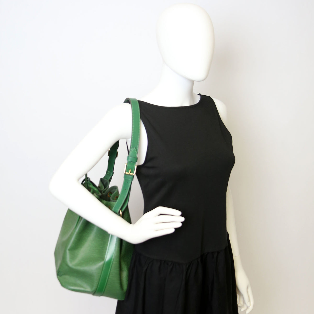 Louis-Vuitton Noe Petit Vintage Epi Green
