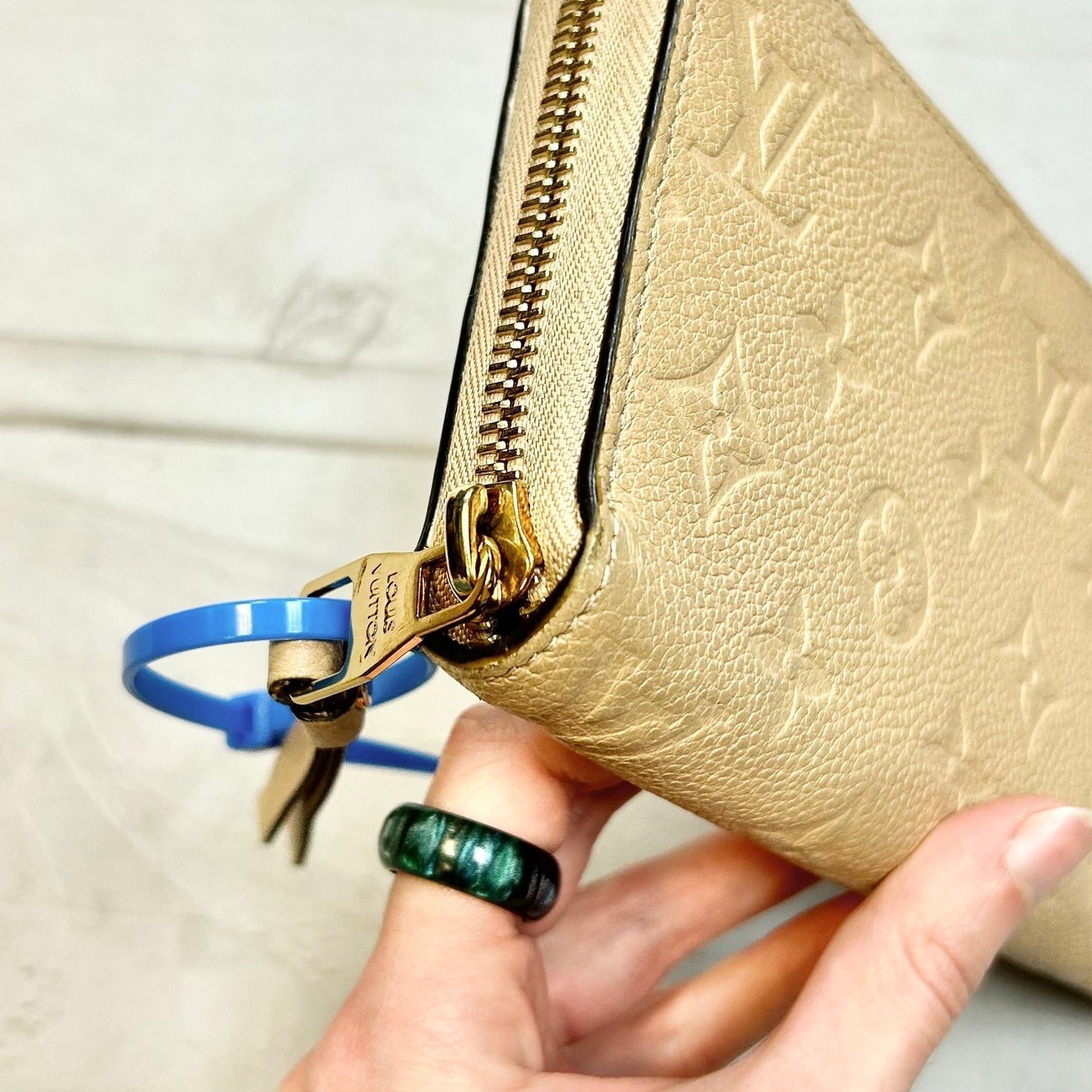 Wallet Luxury Designer By Louis Vuitton Size: Large