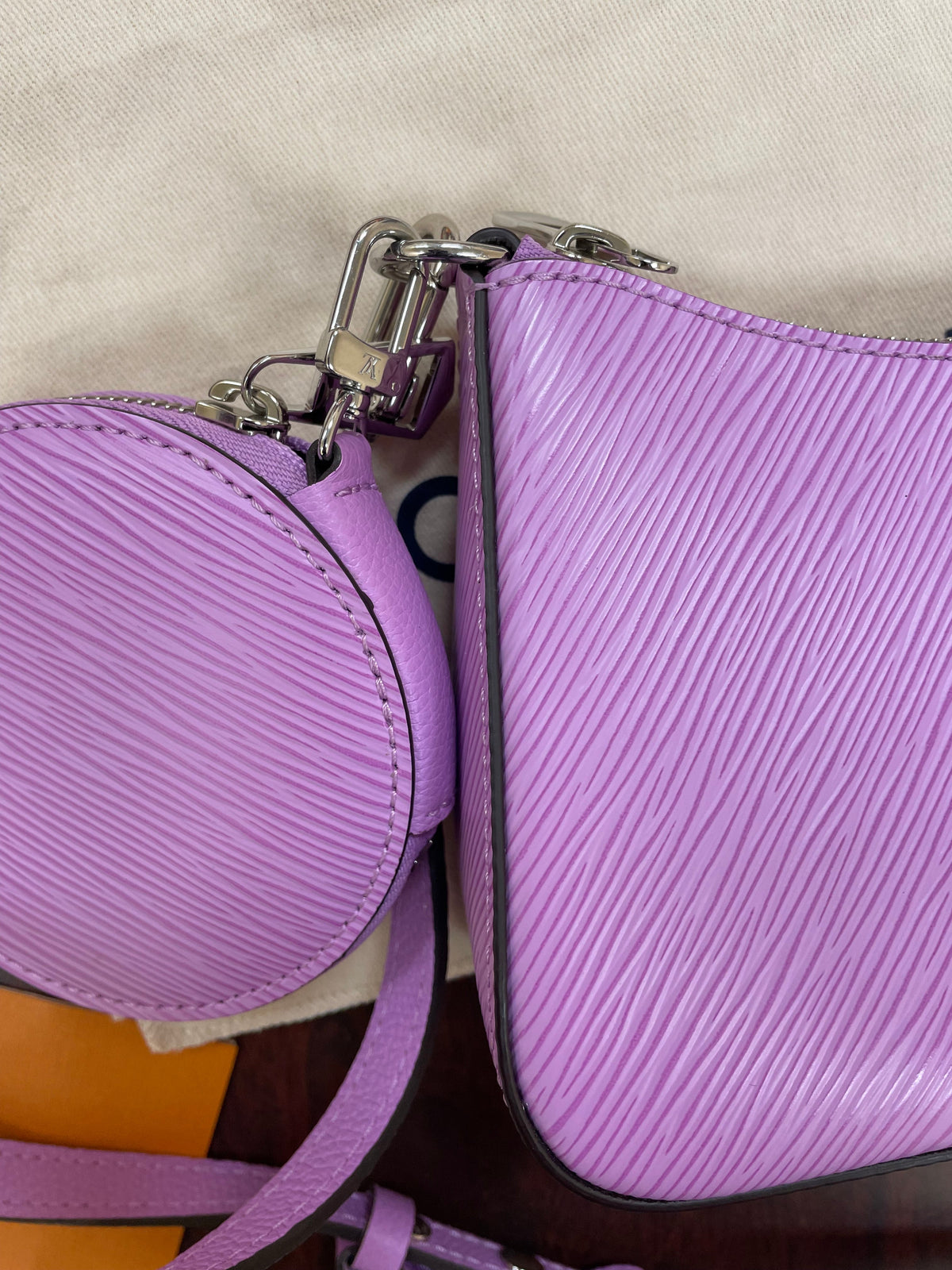 HandBag Luxury Designer By Louis Vuitton, Size: Small