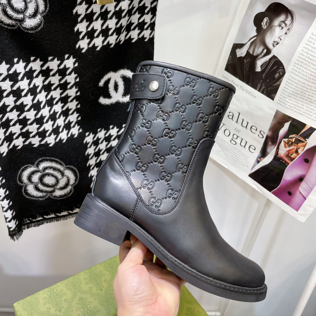 SE695 Size 4-10 Heel:4cm Material: Cowhide Lining: Sheep skin Sole: Rubber