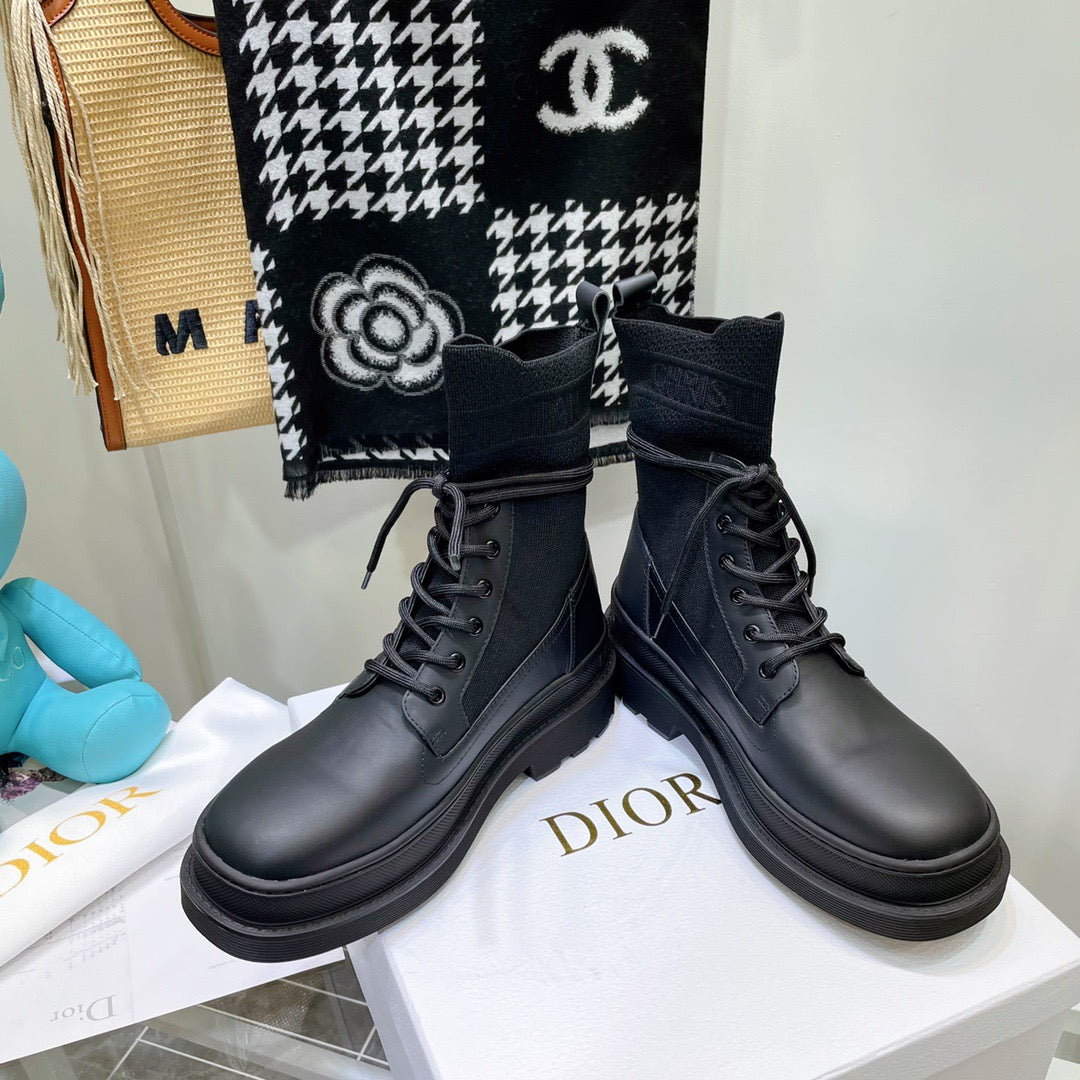 SE696 Size 4-10 Material: Cowhide Lining: Sheep skin Sole: Rubber