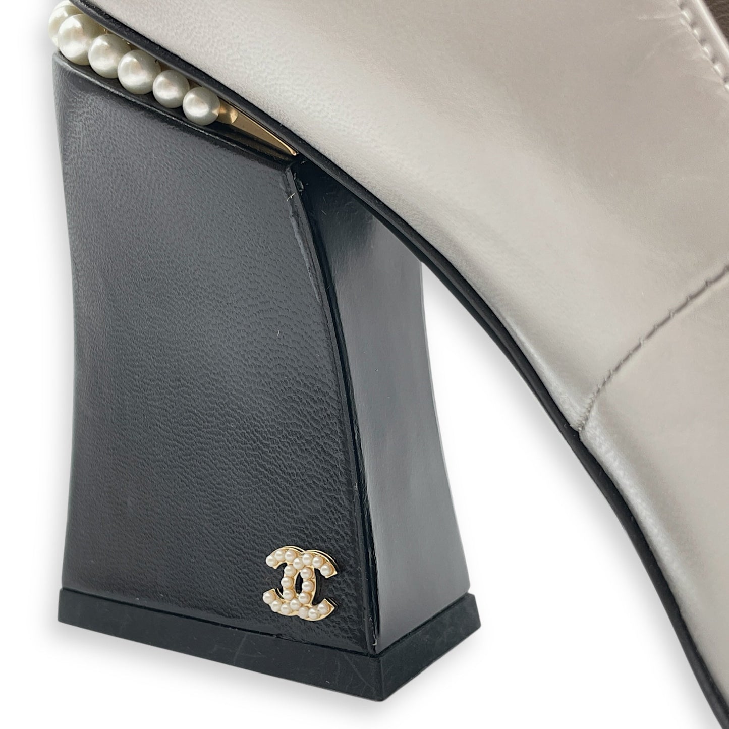 22A Runway Pearl Embellished Mary Jane Pumps 38.5C Multi-colour Shoes in Lambskin, Gold hardware