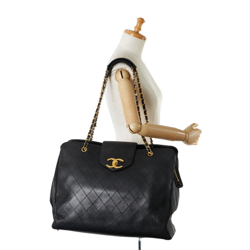 Chanel Quilted Leather Chain Tote Bag Leather Tote Bag in Good condition