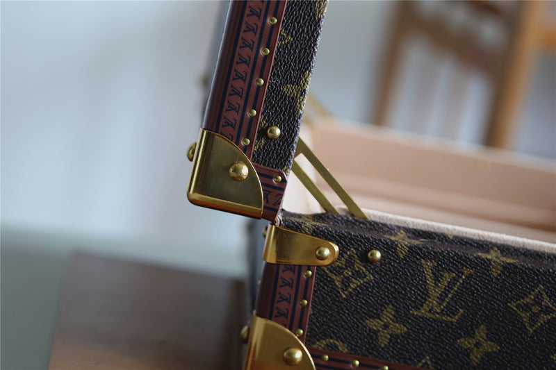Franco Shops - Louis Vuittons - 9539