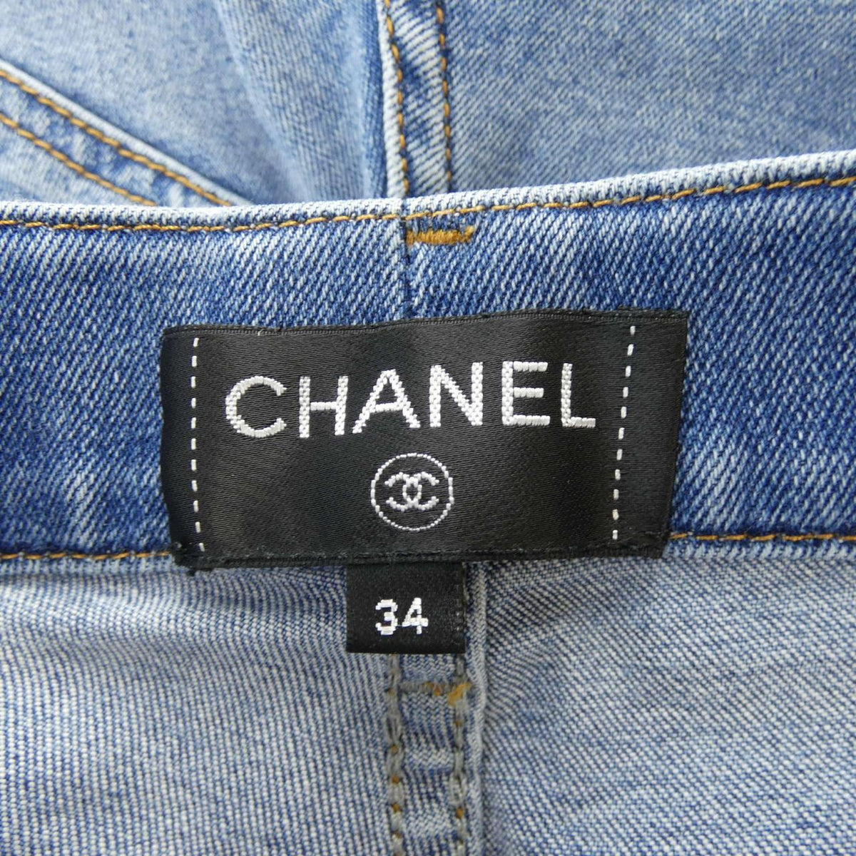 Chanel P60875V46398 Jeans