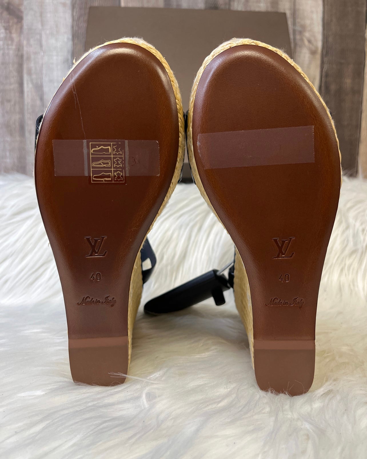 Shoes Luxury Designer By Louis Vuitton Size: 10