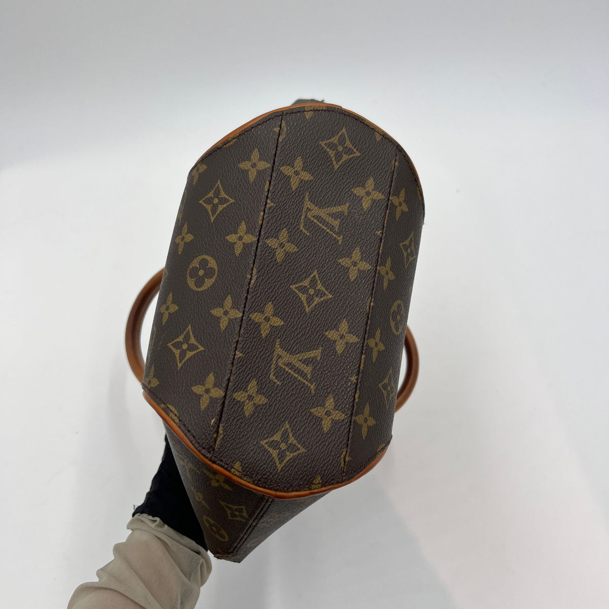 Louis Vuitton Monogram Coated Canvas and Leather Ellipse Bag Louis Vuitton AG494O