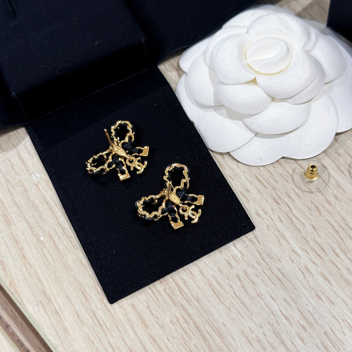 Chanel 23V earring