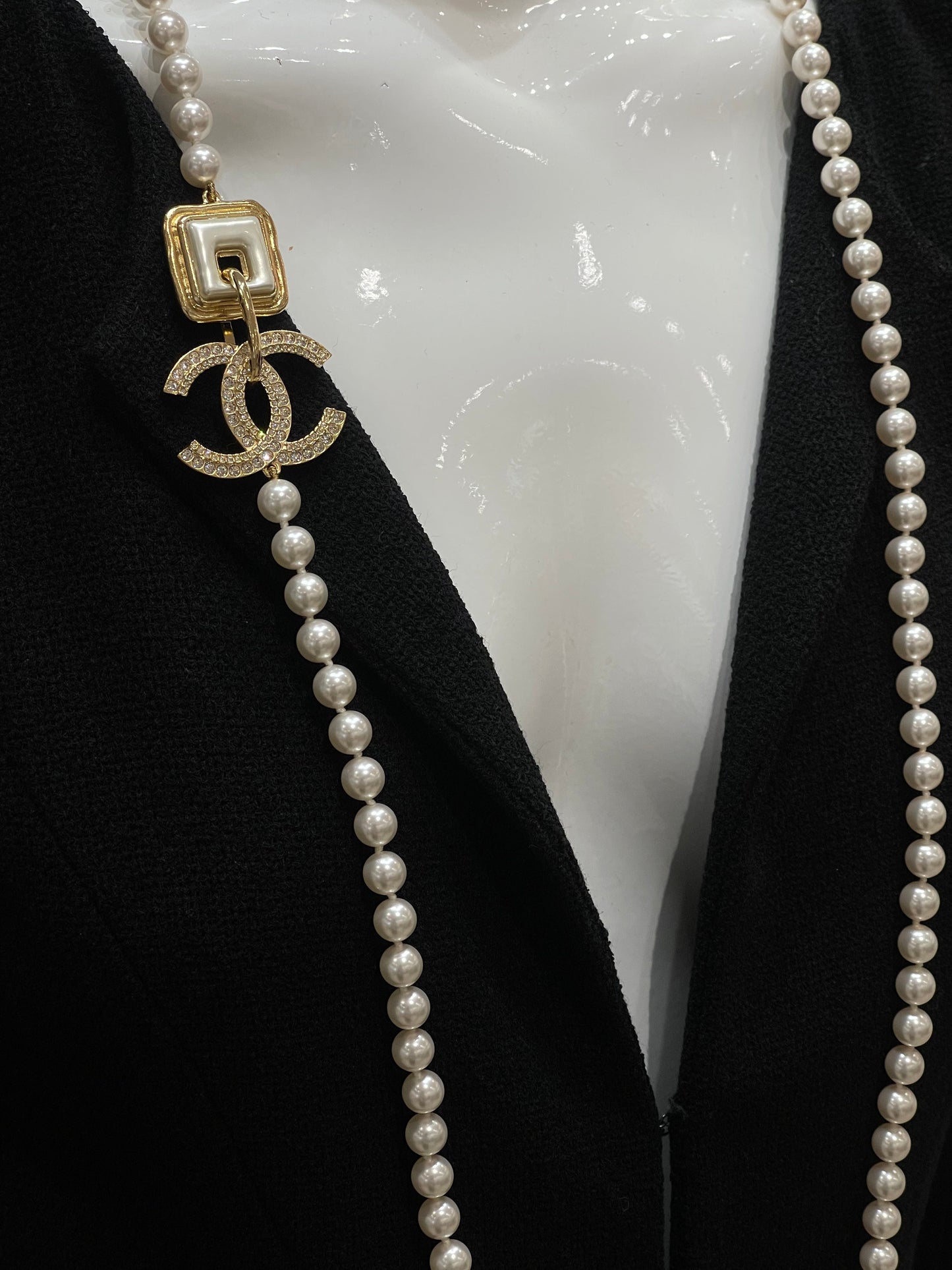 Chanel - Sautoir perles CC