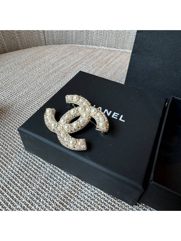 Classic CC Logo Pearl Brooch Gold Chanel