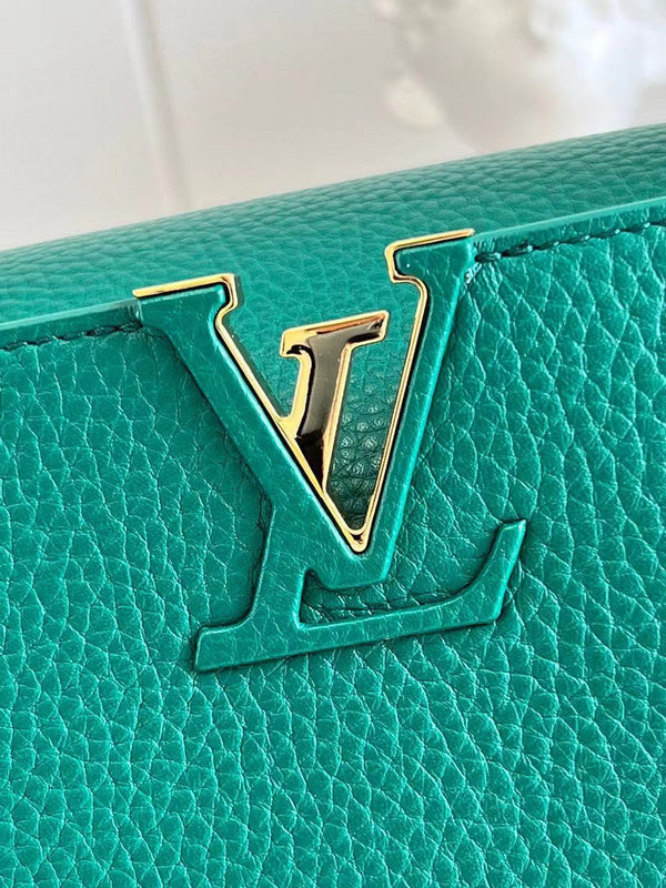 The Franco Shops - Louis Vuittons - 12048