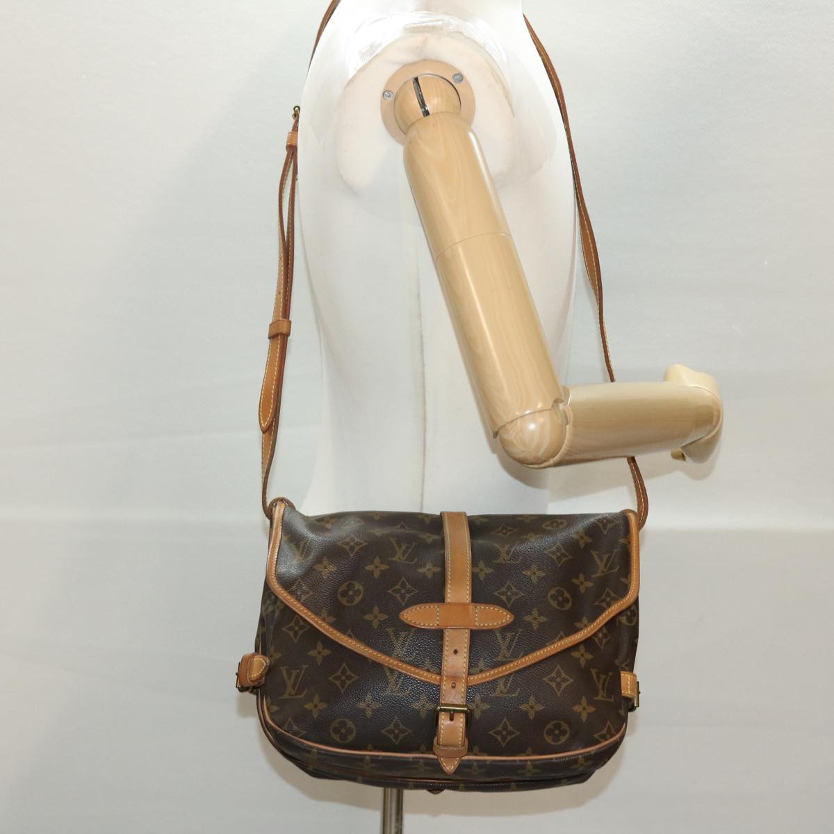LOUIS VUITTON Monogram Saumur 30 Shoulder Bag M42256 LV 40300