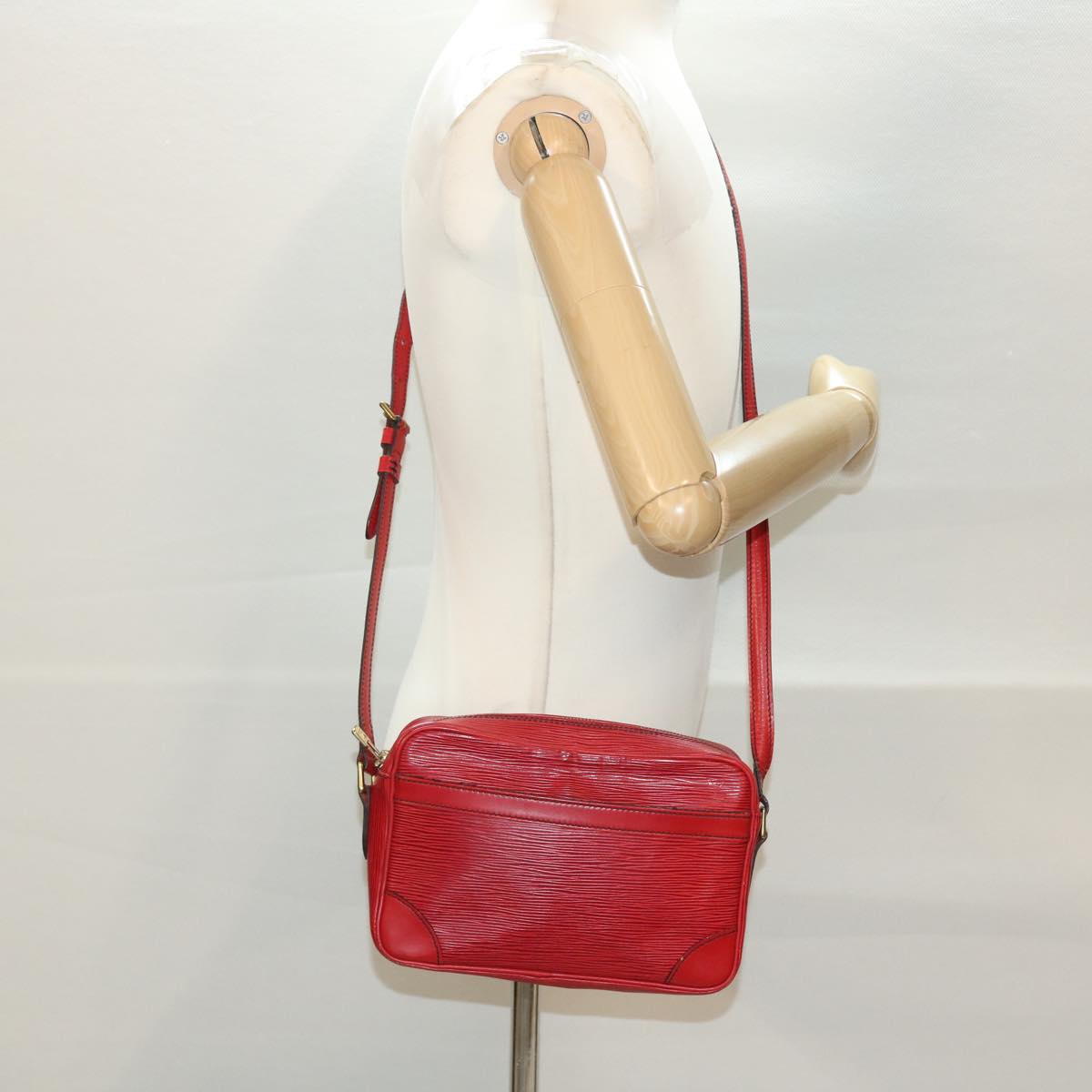 LOUIS VUITTON Epi Trocadero 23 Shoulder Bag Red M52307 LV 40303