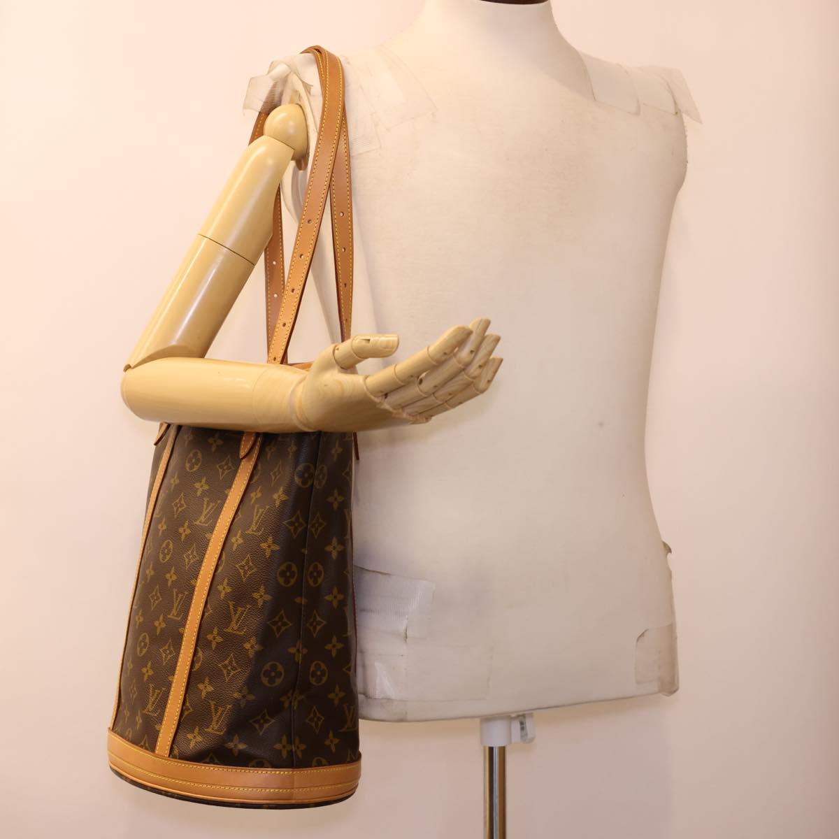 LOUIS VUITTON Monogram Bucket GM Shoulder Bag M42236 LV 40520