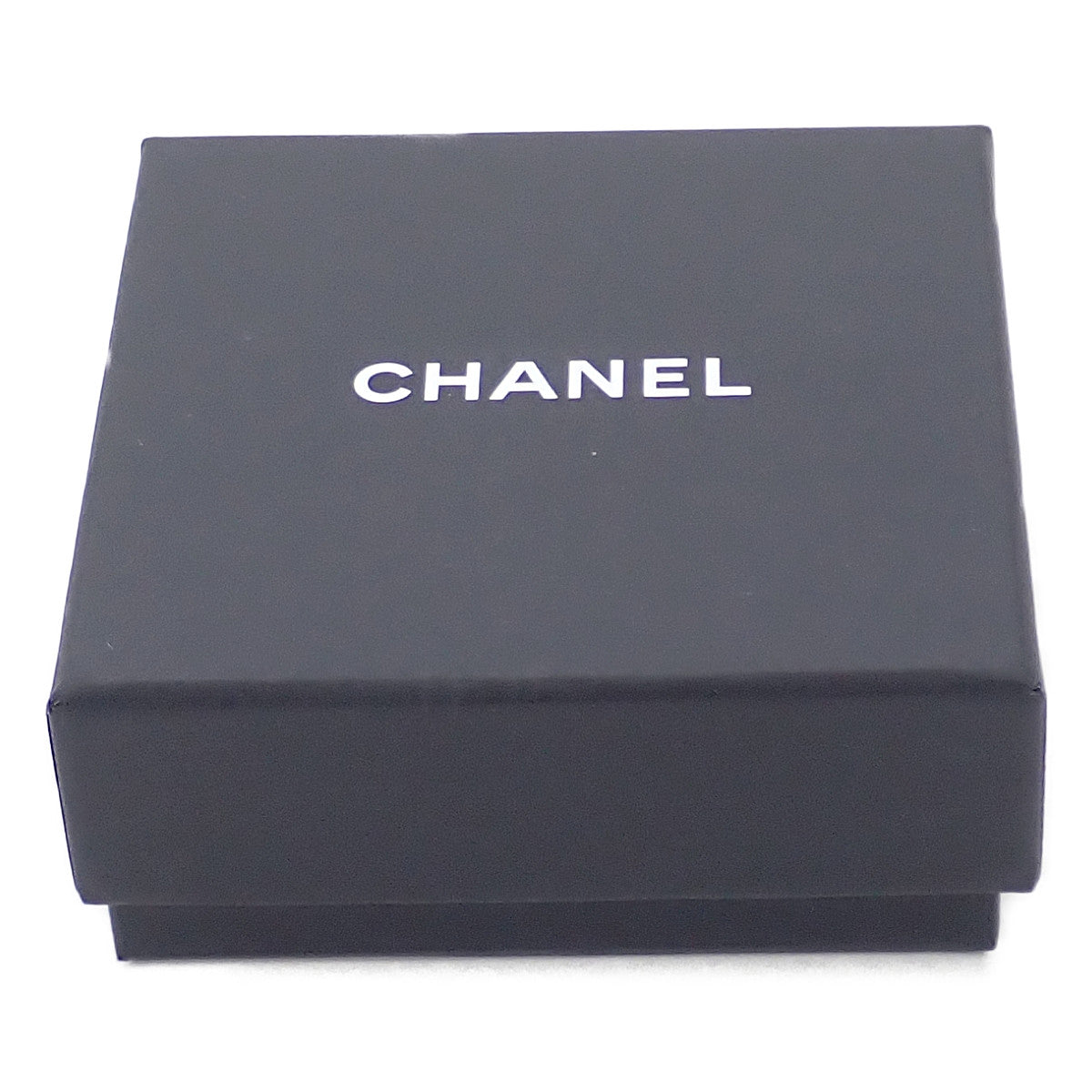 Chanel CC Faux Pearl Embellished Hair Scrunchie Natural Material Hair Accessory A63896 Y20154 Z3528 in Excellent condition