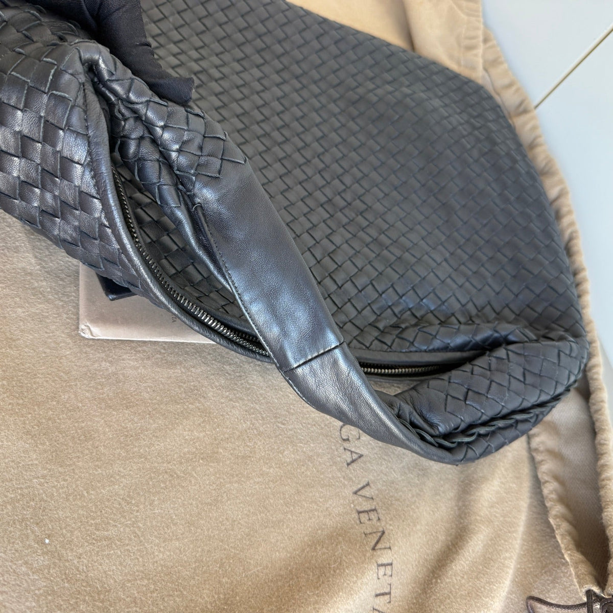 Bottega Veneta Intrecciato Hobo Bag Medium Black Leather 47cm NEVER WORN