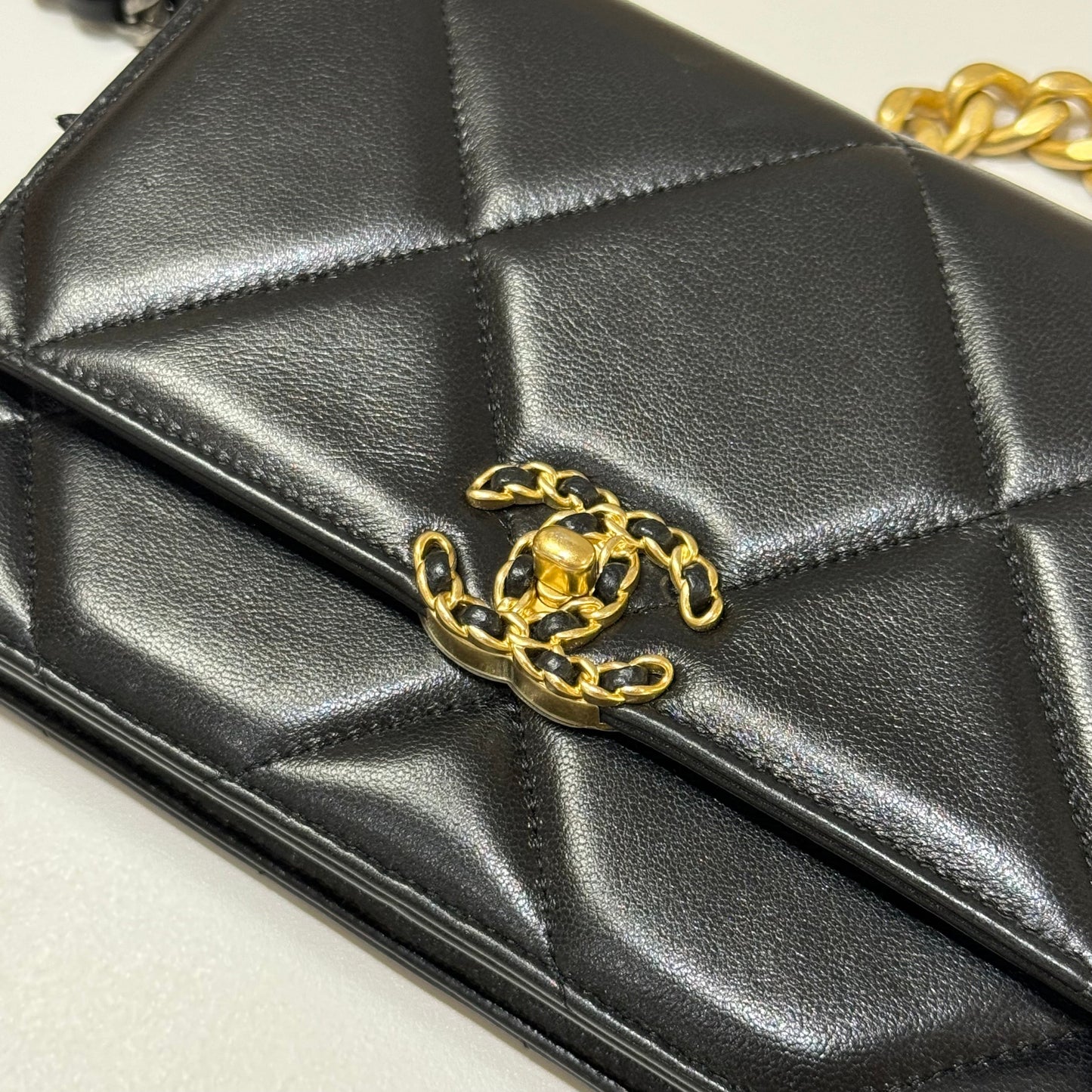 CHANEL 19 BAG WOC