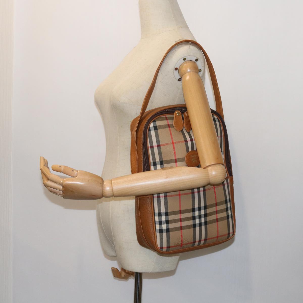 BurberrySs Nova Check Hand Bag Nylon Canvas Beige Auth 55746