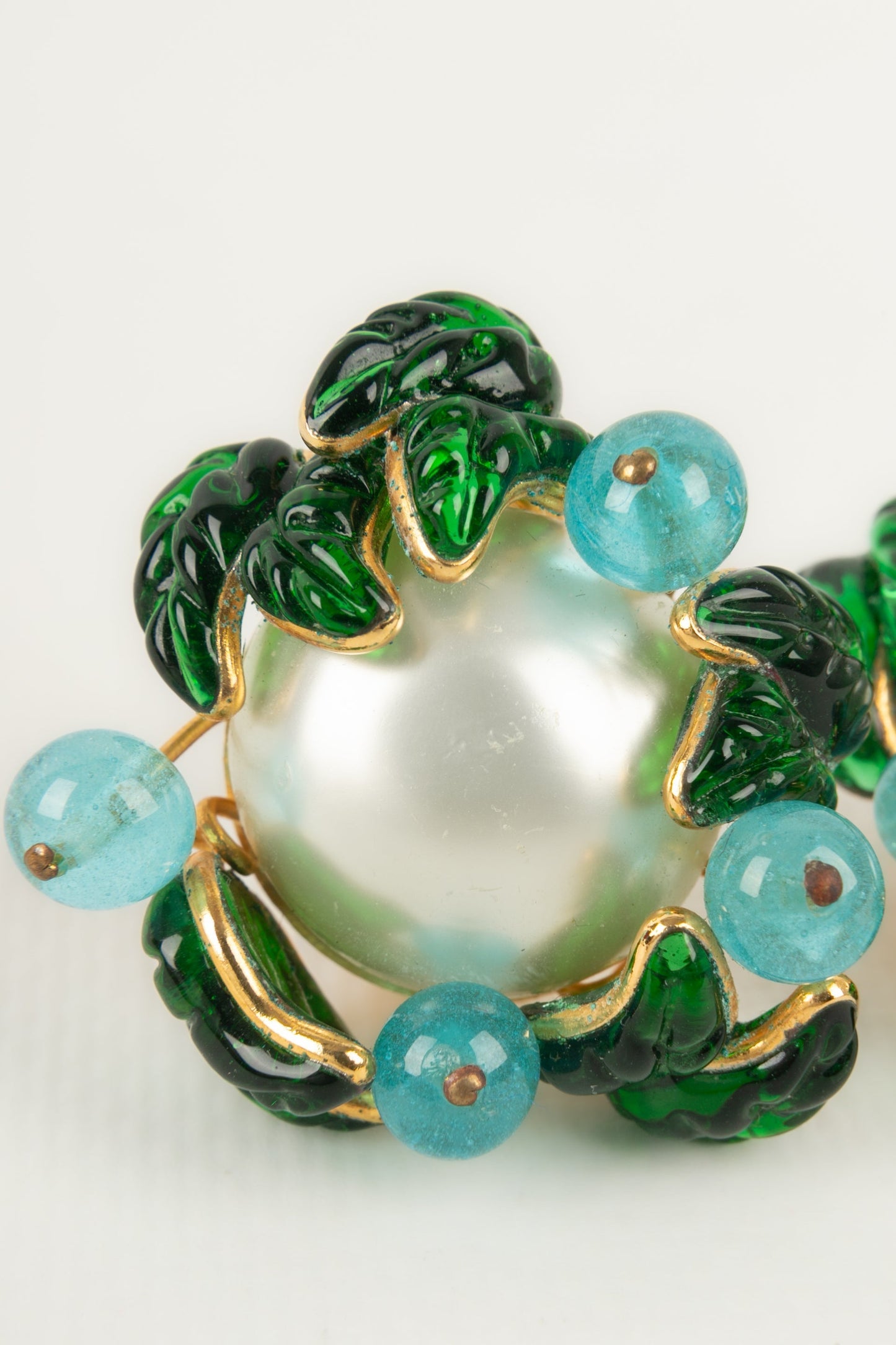 Boucles d'oreilles en pâte de verre Chanel