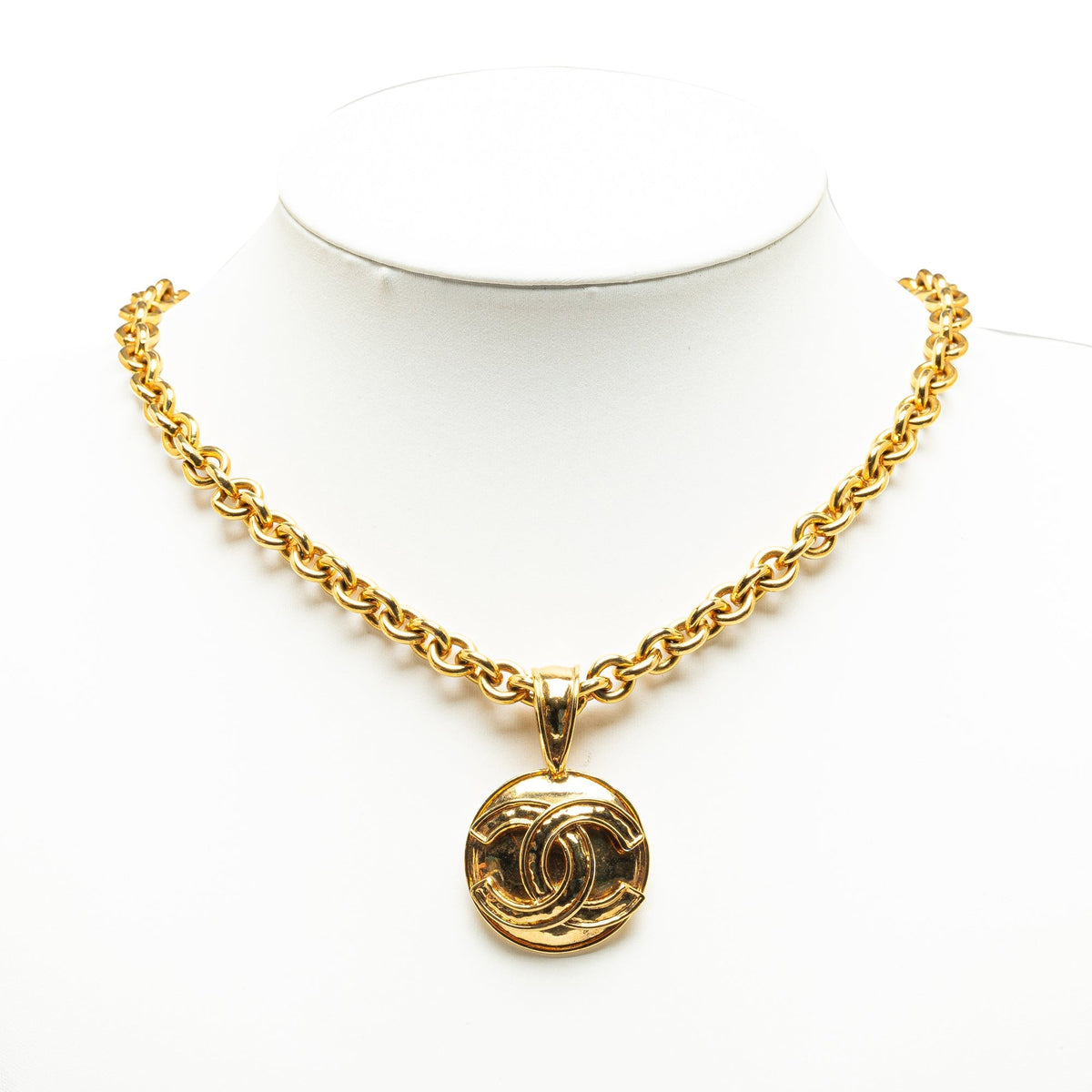 CHANEL CC Round Pendant Necklace Costume Necklace