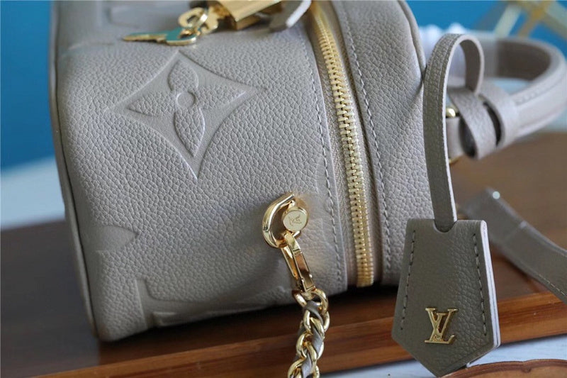 The Franco Shops - Louis Vuittons - 7644