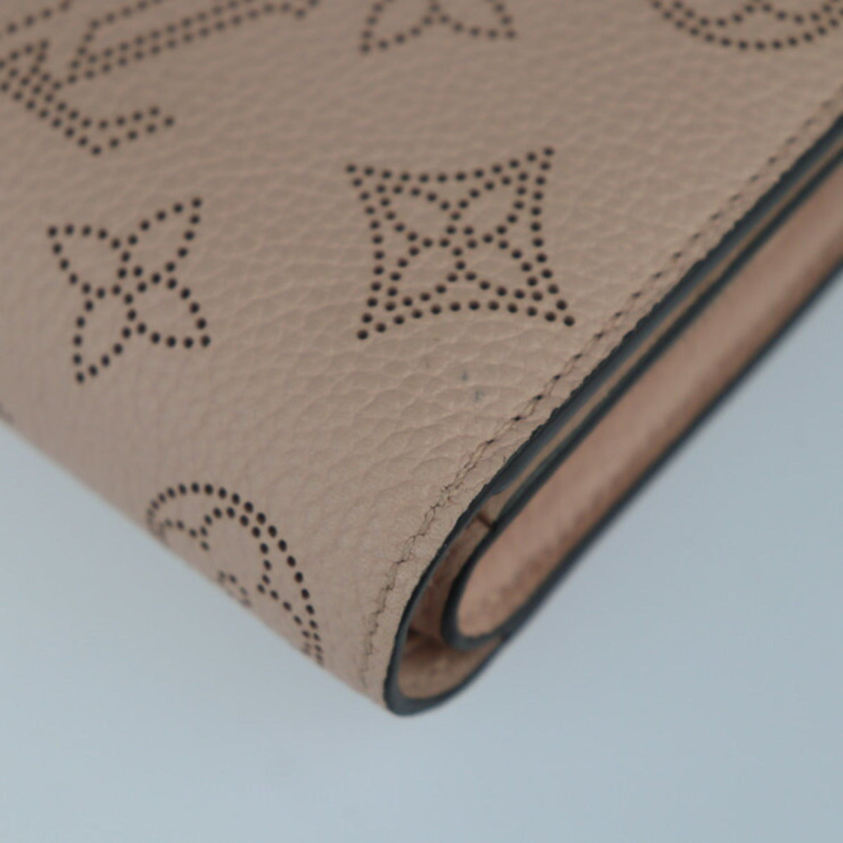 Louis Vuitton Mahina Leather Wallet (Bi-Fold)