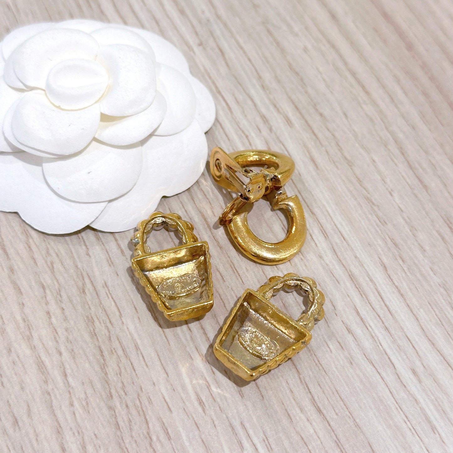 Chanel vintage earring