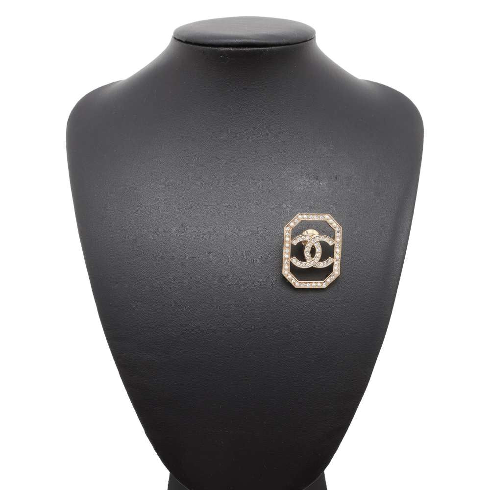 Chanel CC Logo Faux Pearl Brooch Champagne Gold Gold Plated