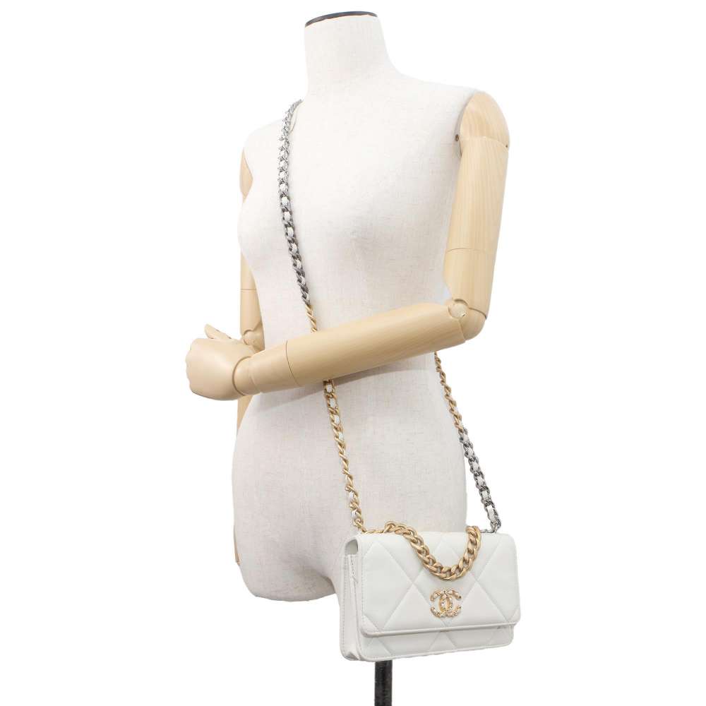 Chanel 19 Chain wallet White AP0957 Lambskin
