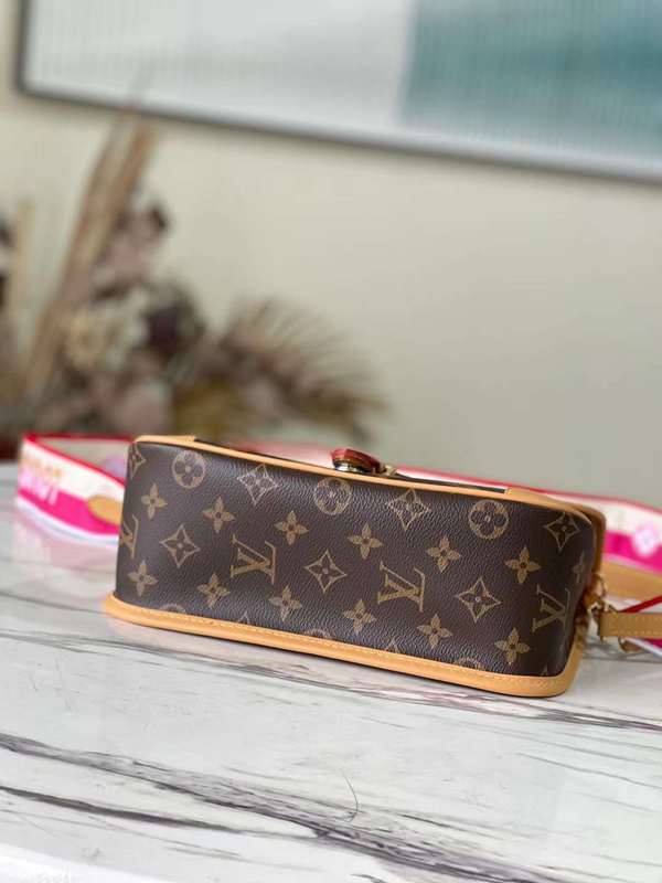 The Franco Shops - Louis Vuittons - 12084