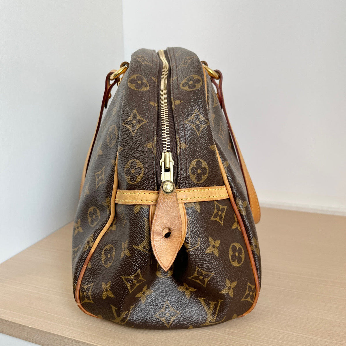 LOUIS VUITTON<br>Shoulder Bag