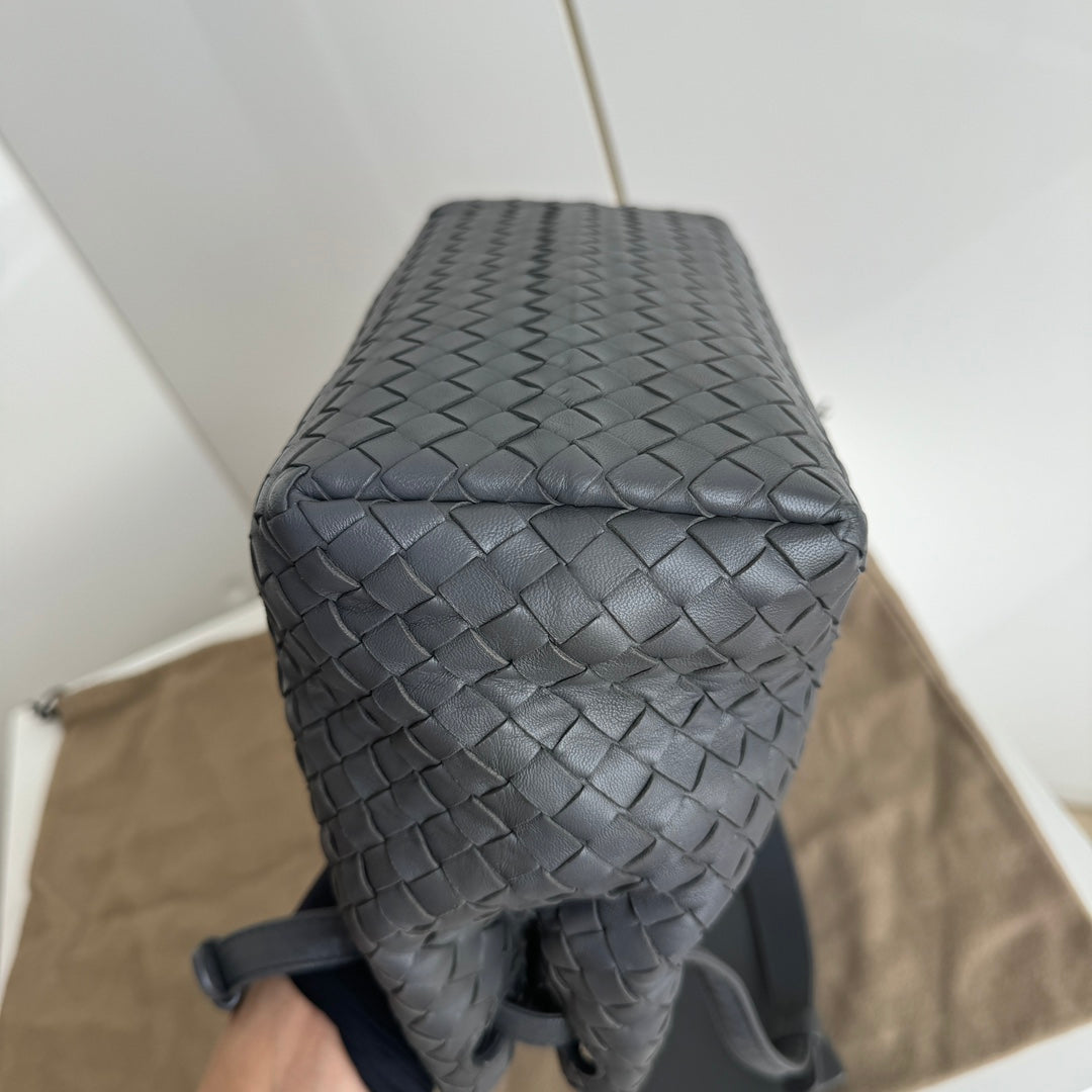 Bottega Veneta Garda Shoulder Bag Intrecciato Nappa Leather Grey Small 25cm