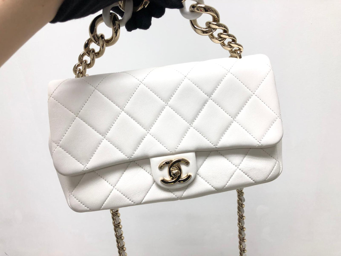 Medium Flap in White Quilted Lambskin Leather with Resin Bi-Colour Chain