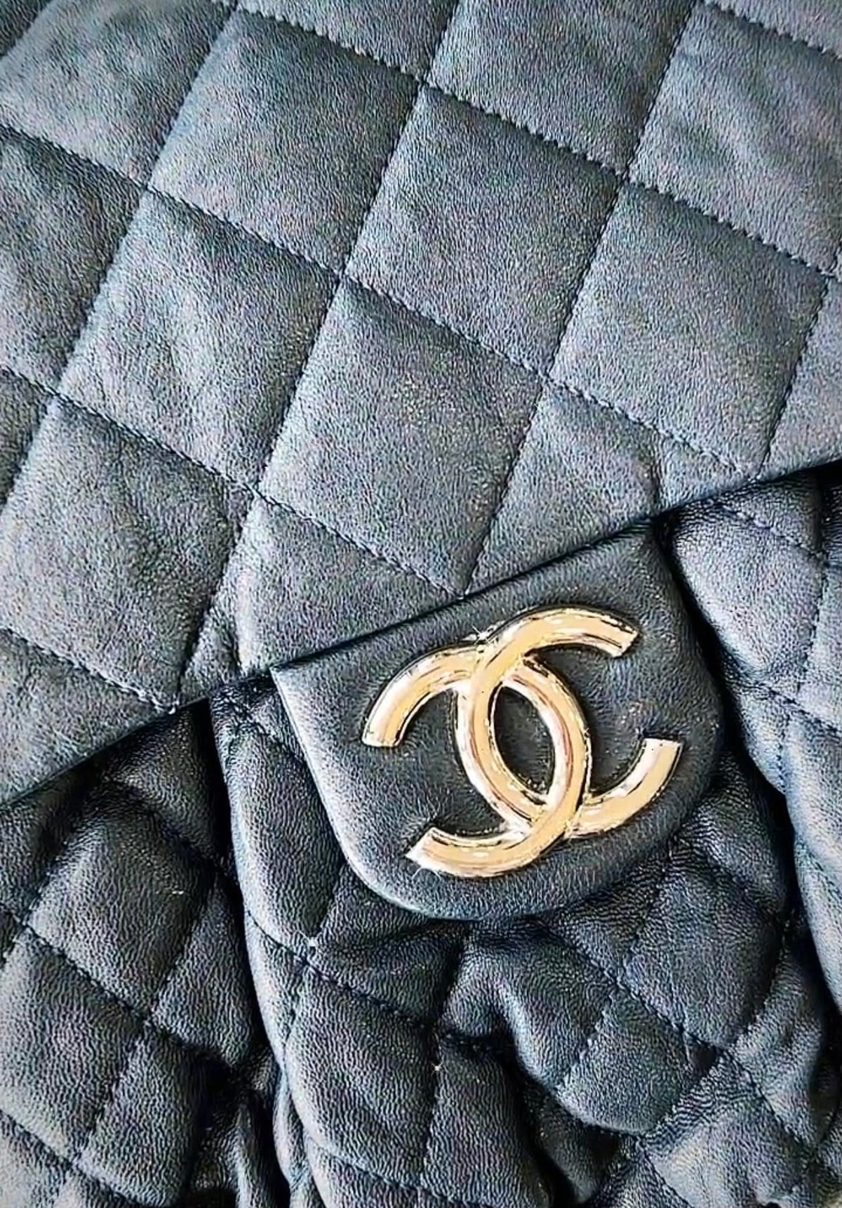 CHANEL CHAIN AROUND QUILTED LAMBSKIN MEDIUM FLAP BAG